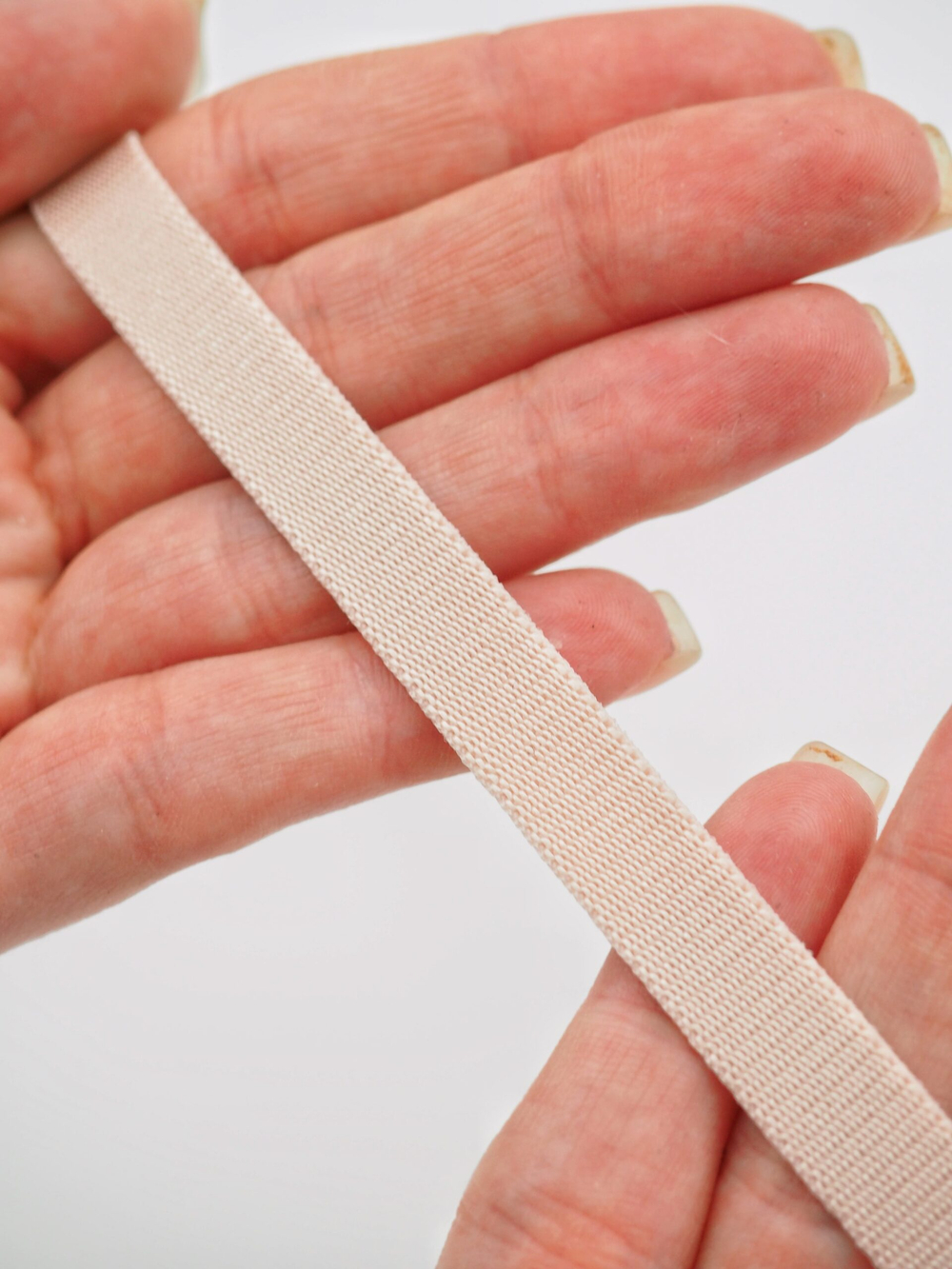 Резинка бретелечная серебристый пион глянцевая ширина 10 мм Lauma (Латвия)