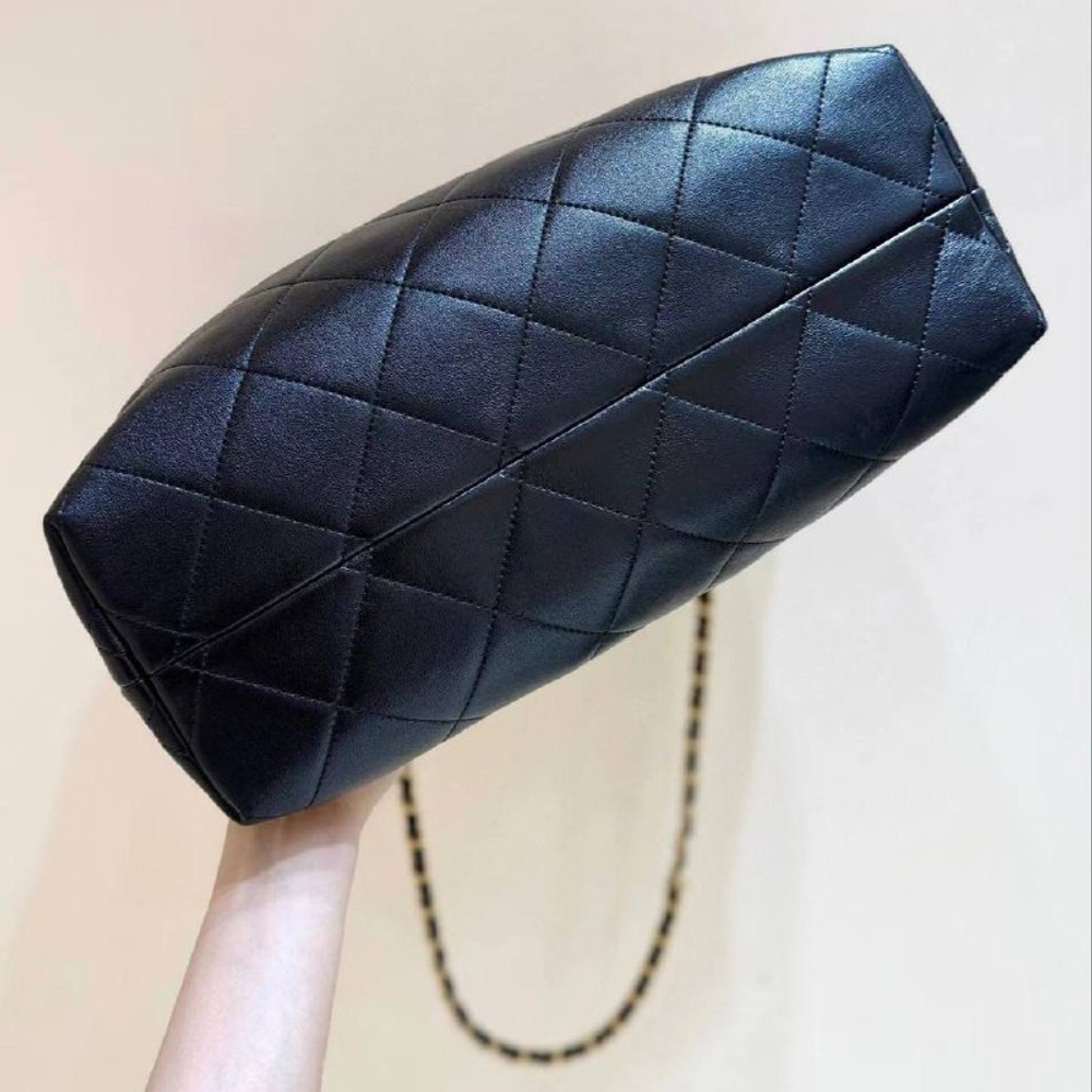 Сумка Chanel 25A в комбинации бежевой замши и черной кожи