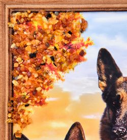 AMB-71/59 Картина «Овчарки с бульдожкой» (с янтарной крошкой) дер.краш.рамка 21х30