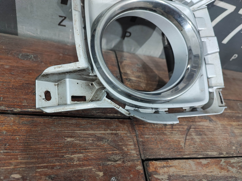 Накладка ПТФ правая Toyota Land Cruiser 200 12-15 Б/У Оригинал 5203060080