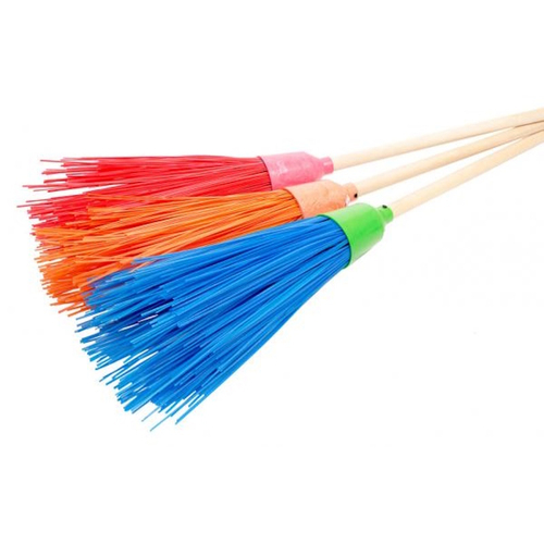 Метла синтет. круглая  Усиленная с дер. черенком/О3019