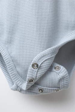 ZARA КОМПЛЕКТ ИЗ БОДИ И ЛЕГИНСОВ ВАФЕЛЬНОЙ ТЕКСТУРЫ, ГОЛУБОЙ