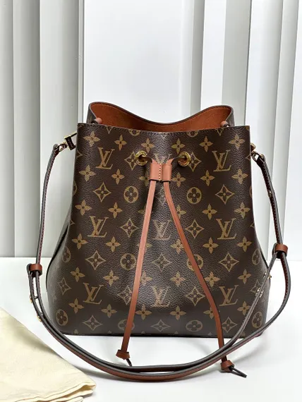Сумка Louis Vuitton Neonoe MM (коричневая фурнитура)