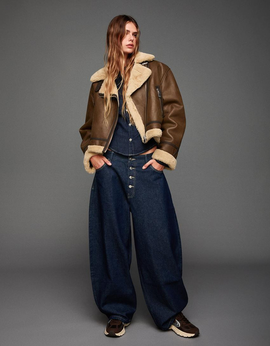 BERSHKA Куртка-дублена, коричневый