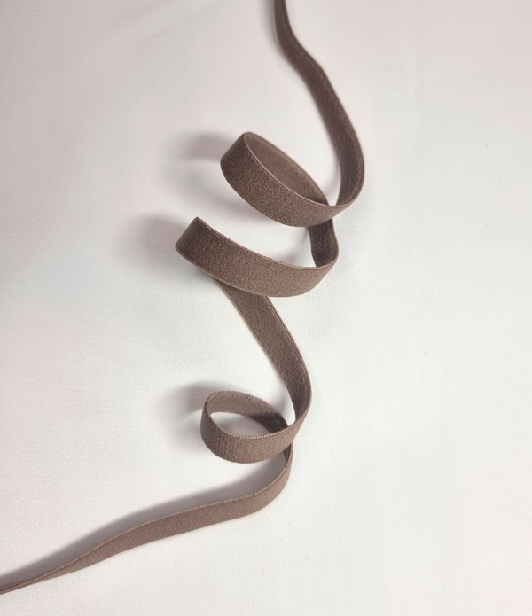 Отделочная резинка коричневая плотная 9мм