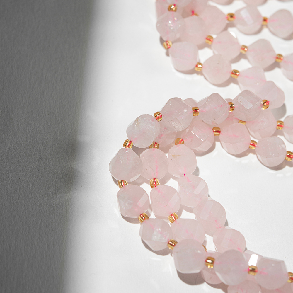 Розовый кварц натуральный, многогранник, 10,5мм