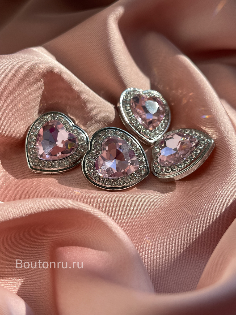 Пуговицы сердце в стразах розовый  камень