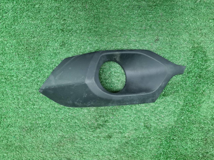 Накладка ПТФ правая Mitsubishi Pajero Sport 15-21