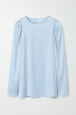 Удлиненная блуза со сборкой на рукаве