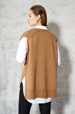 22483 Жилет женский (кэмел)