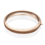 Браслет жесткий из красного золота с алмазной гранью