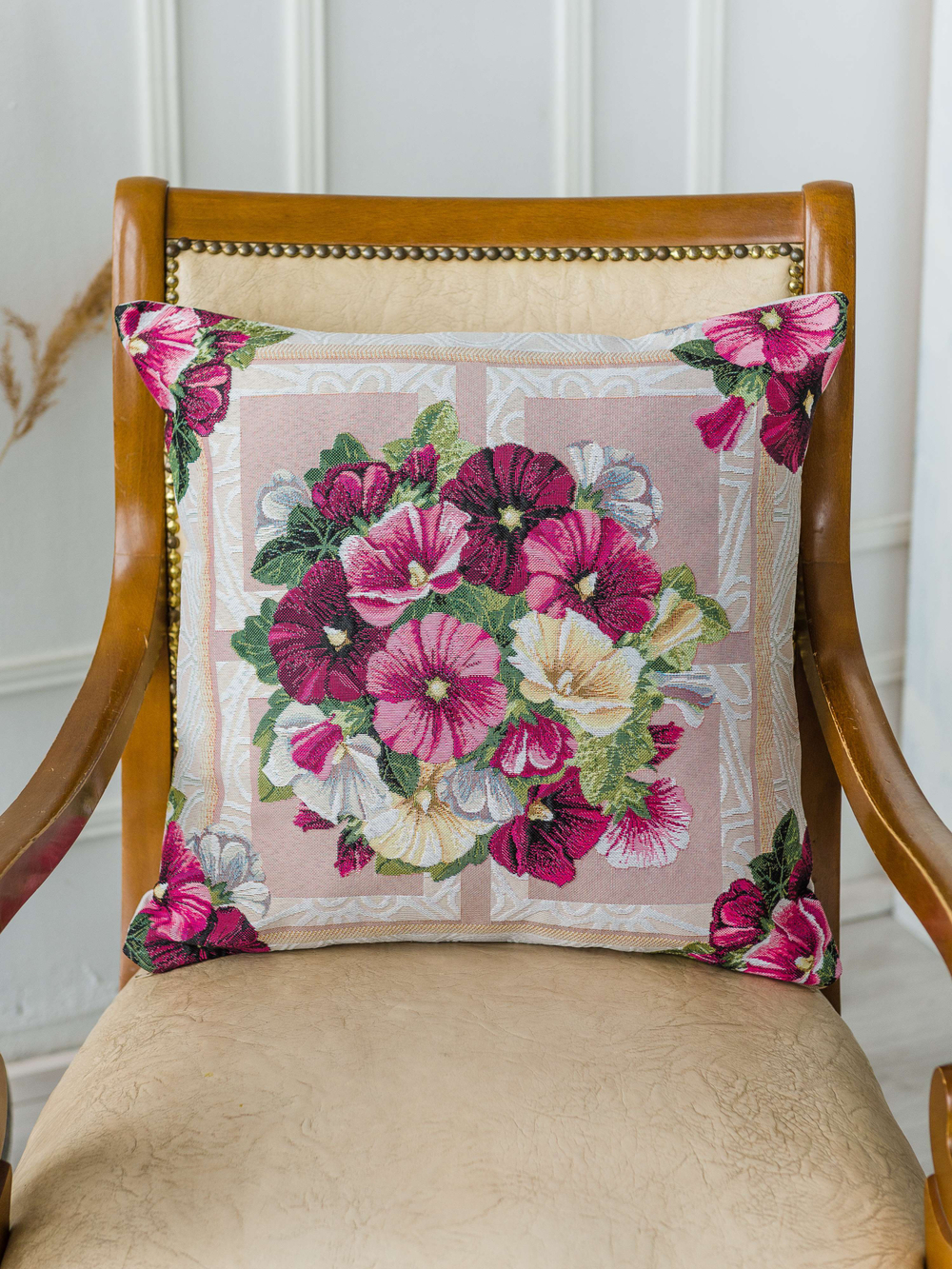 Декоративный гобеленовый чехол для интерьерной подушки Мальва 47*47