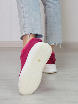 Кроссовки женские зимние