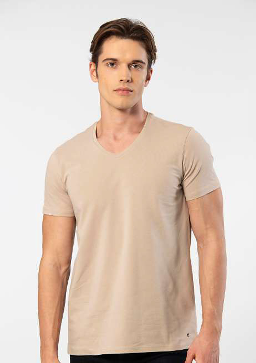 Футболка мужская с V-образным вырезом бежевый