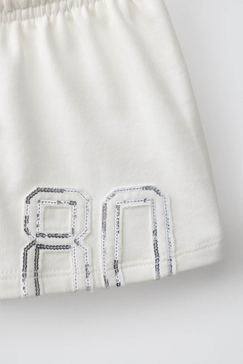 ZARA ШОРТЫ С НОМЕРОМ И ПАЙЕТКАМИ, ЭКРЮ