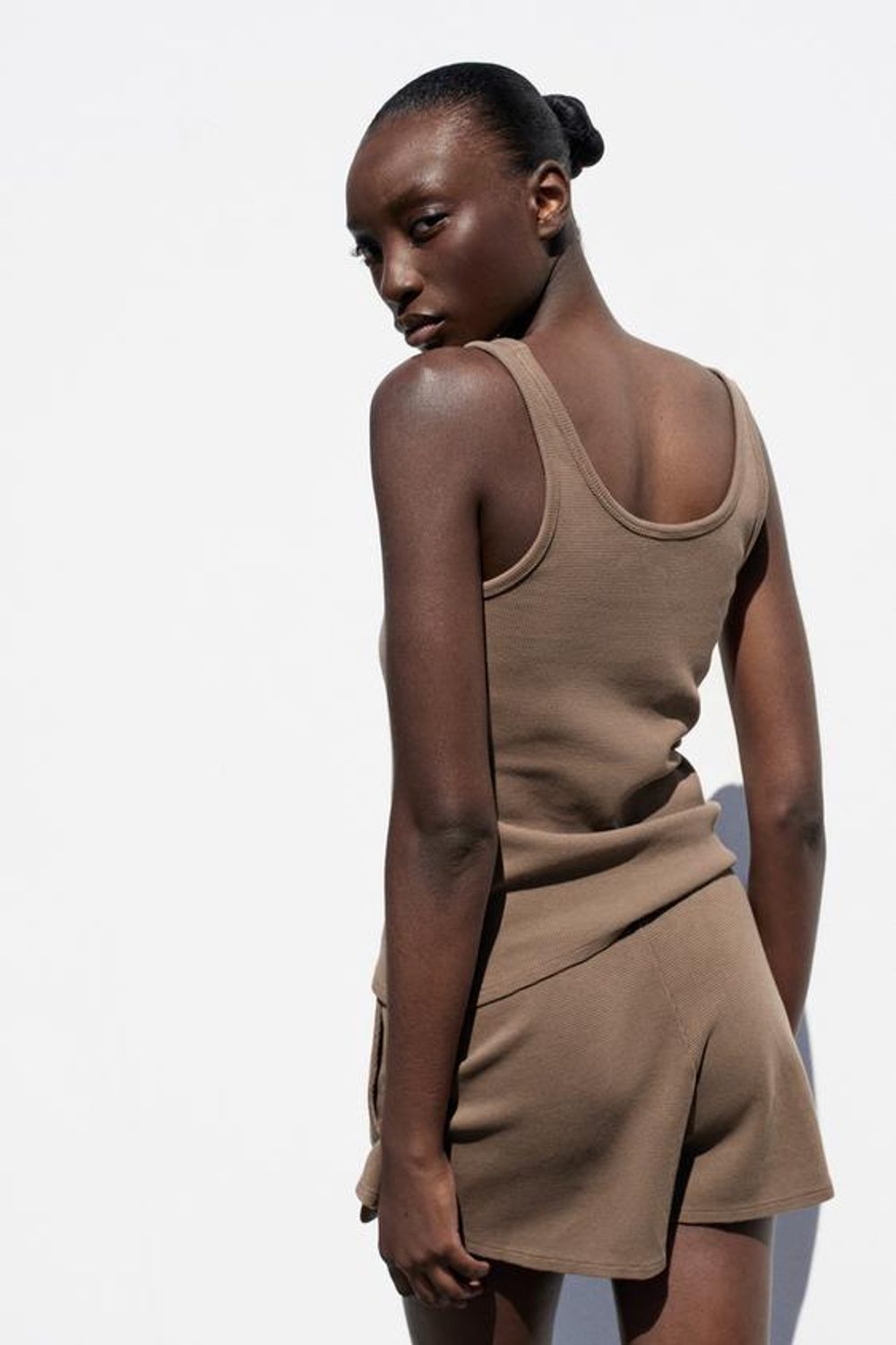 ZARA ШОРТЫ С ЭФФЕКТОМ ПОТЕРТОСТИ, СЕРО-КОРИЧНЕВЫЙ