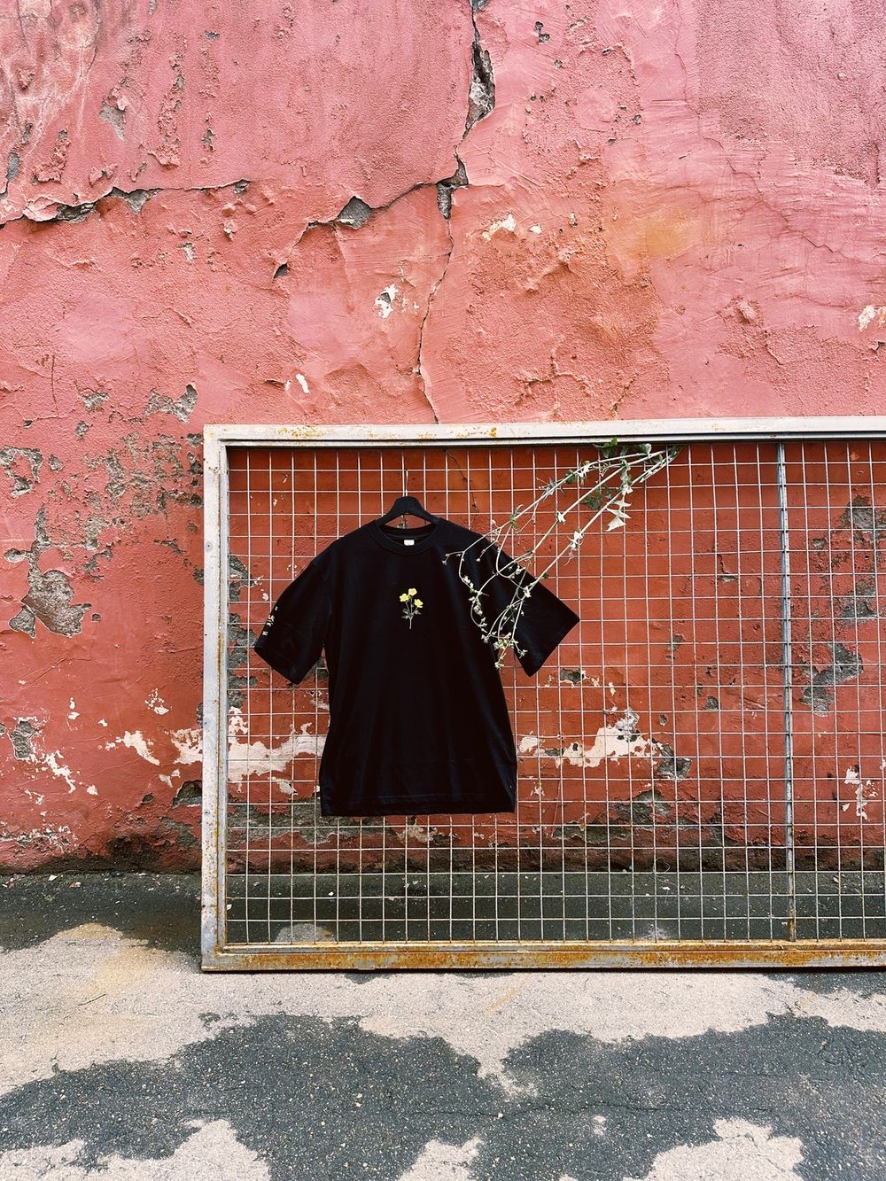 Футболка LCLS. x Гербарий Лютик черная