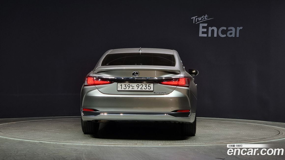Lexus ES300h 7 Generation Luxury Plus (03.2023)
