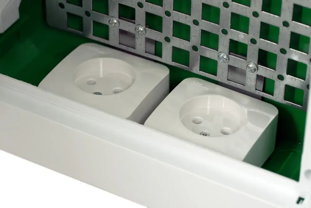 City9 Box IT корпус встраиваемый с белой дв. 3ряд/36мод 2 розетки