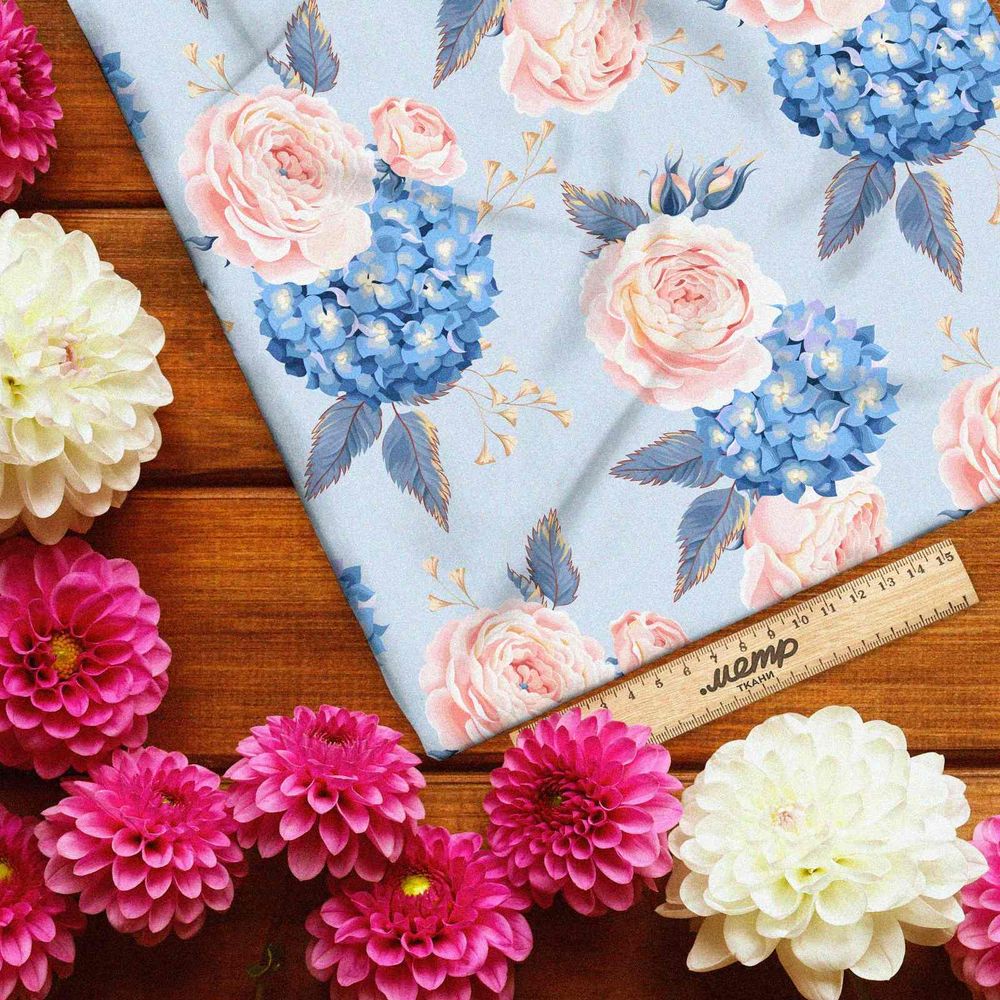 Ткань габардин голубые бутоны и розы