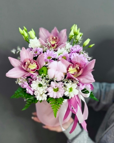 Композиция с розовыми орхидеями