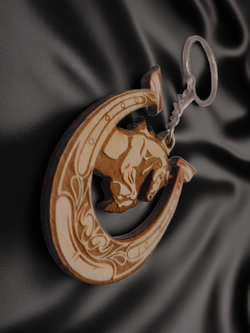 Брелок подкова деревянная. Лошадь