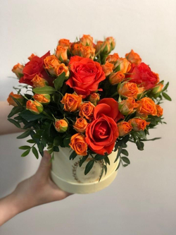 Цветы в коробке Оранжевое настроение