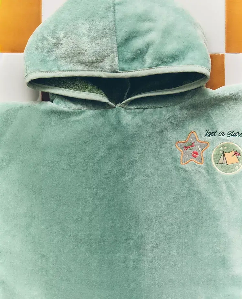 ZARA HOME ДЕТСКОЕ ПОЛОТЕНЦЕ С КАПЮШОНОМ В КОСМИЧЕСКОМ СТИЛЕ, ЗЕЛЕНЫЙ