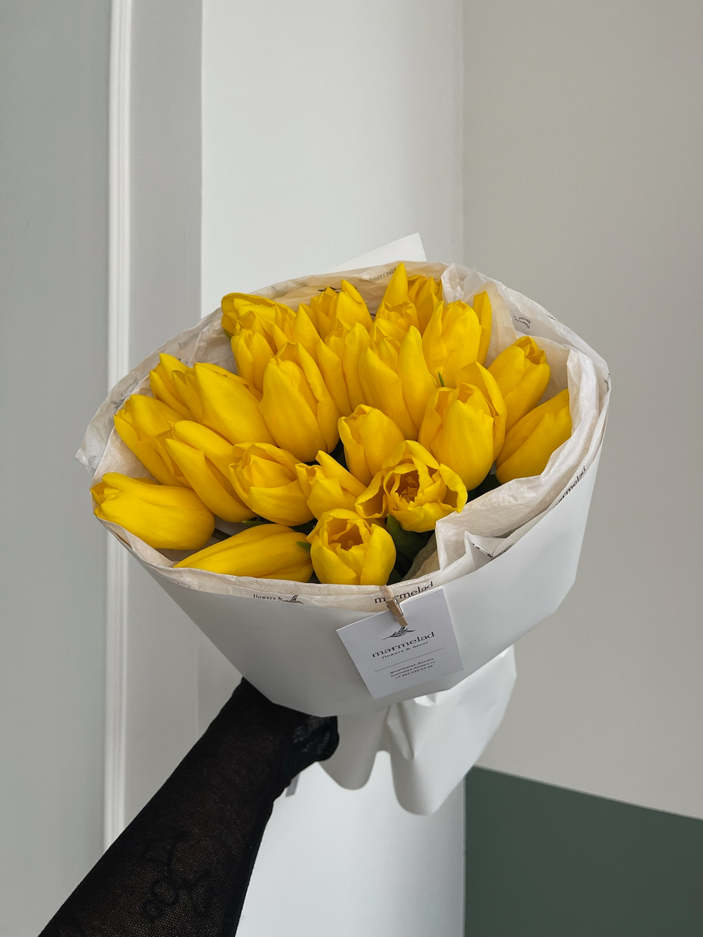 Букет из 25 желтых тюльпанов