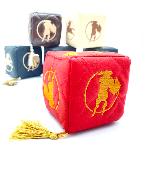 Кубик IVECO (экокожа, красный с желтой вышивкой)