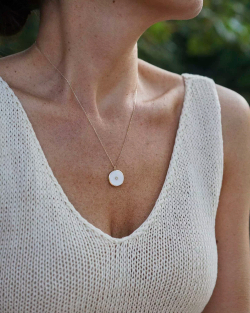 медальон «глаза Солнца» из перламутра с бриллиантом