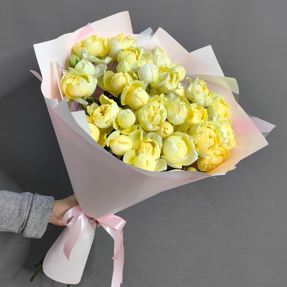 Букет из кустовых пионовидных роз "Julietta Honey"
