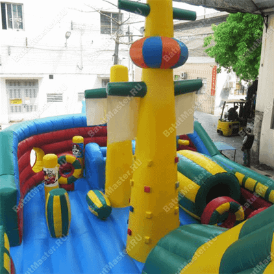 Большой надувной батут-горка "Корабль флибустьеров" 14*8*6 м