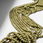 Зеленый алашаньский агат натуральный, куб 4,4мм, микроогранка