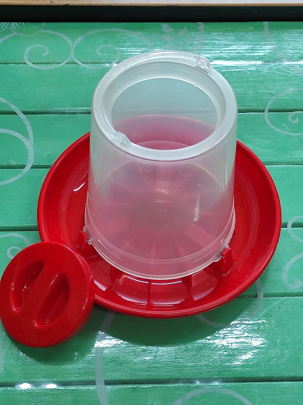 Кормушка на 1 кг с крышкой, с ручкой