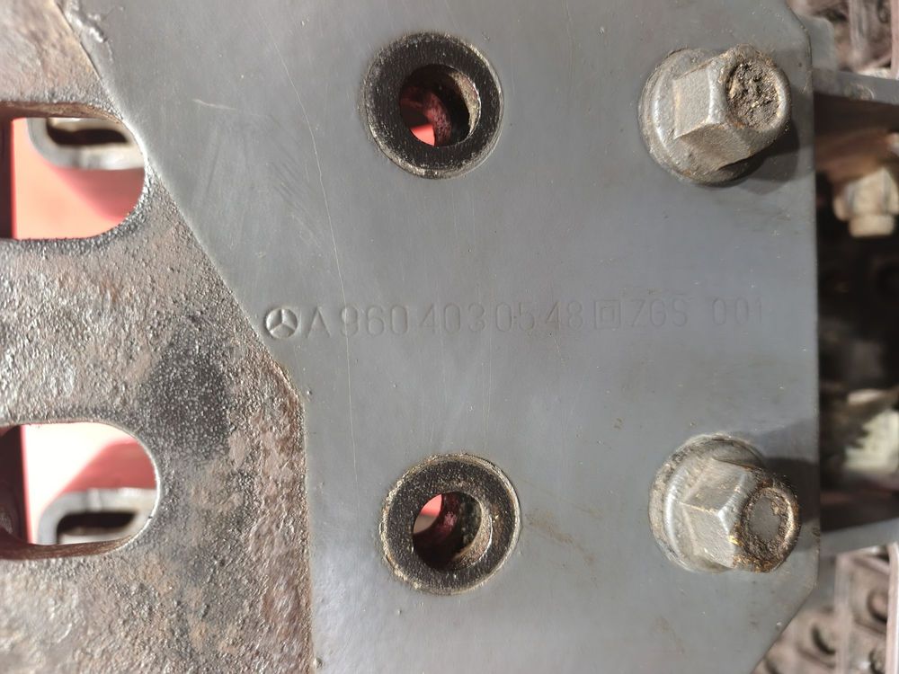 Кронштейн запасного колеса