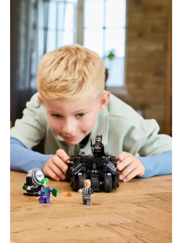 Конструктор Super Heroes 76303 Бэтмен против Двуликого