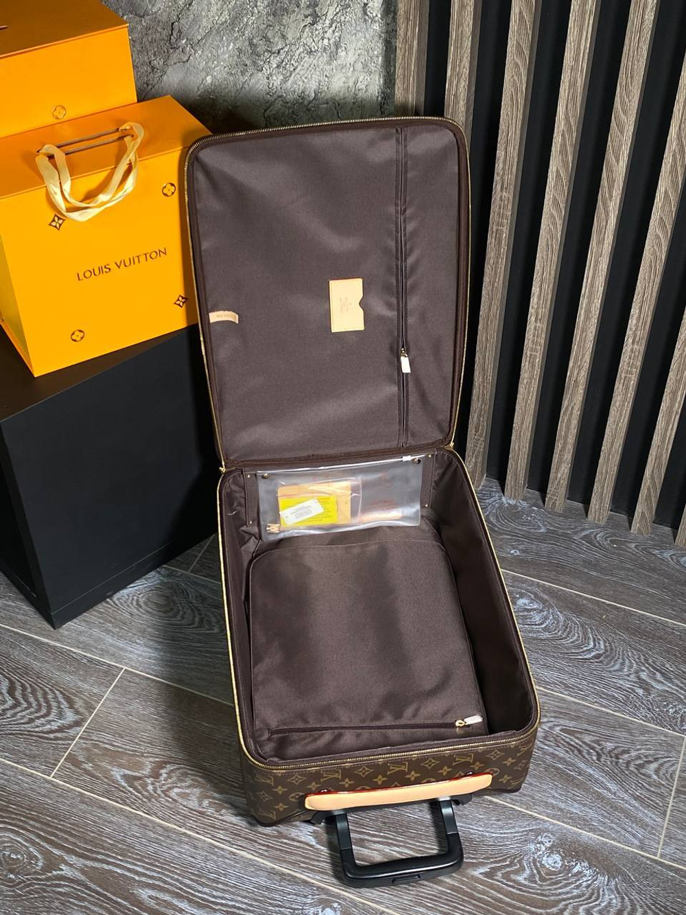 Чемодан Louis Vuitton