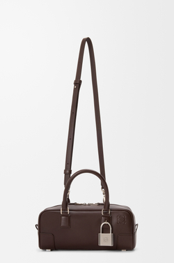 Loewe Укороченная сумка Amazona 23 из блестящей телячьей кожи, темно-каштановый
