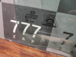 Стекло двери передней правой Kia Sportage 4 (QL) 16-22 Б/У Оригинал 82420F1000