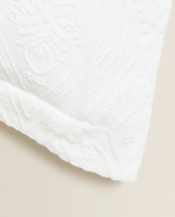 ZARA HOME ХЛОПКОВЫЙ ЧЕХОЛ ДЛЯ ДЕКОРАТИВНОЙ ПОДУШКИ С ГЕОМЕТРИЧЕСКИМ УЗОРОМ, БЕЛЫЙ