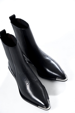 Казаки из натуральной кожи со стальным носиком AMALIA / Черный