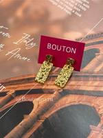 Серьги золотистые прямоугольные мятые