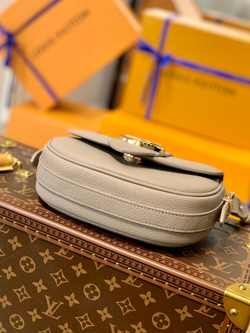Louis Vuitton Pont 9 Soft PM