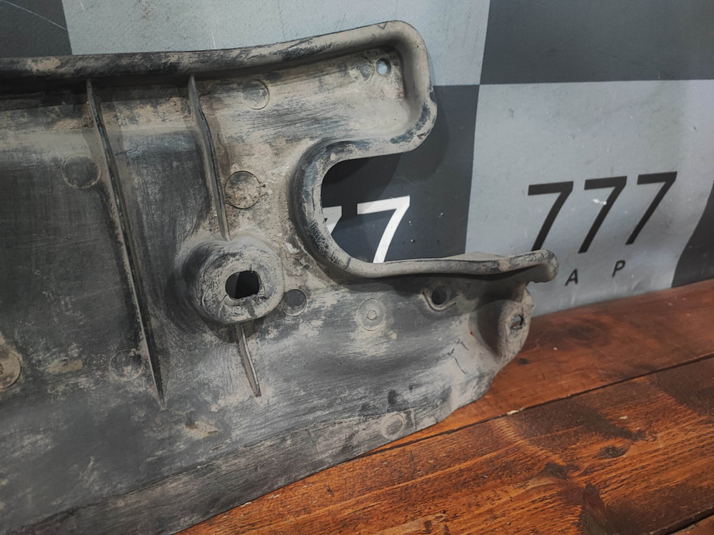 Защита днища Volkswagen Tiguan 2 16-нв Б/У Оригинал 5QF825101A