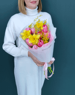 Весенний букет из мимозы,тюльпанов и нарциссов(00460)