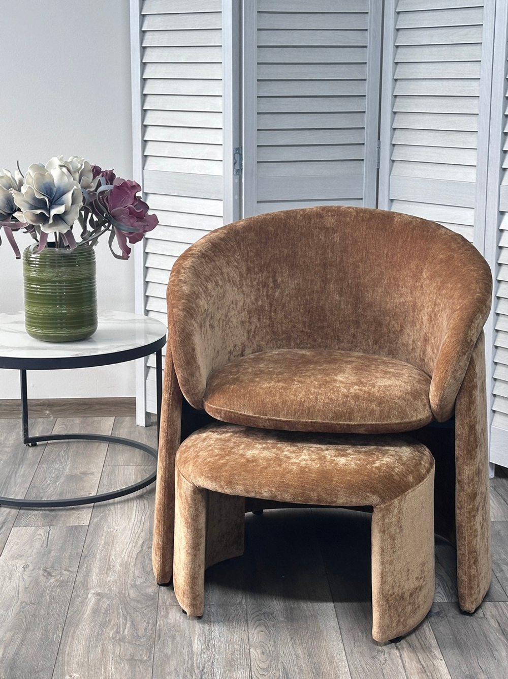 Кресло М-City DISAUR +Оттоманка Хаг (Hug) At5139-13 Коричневый, ткань, каркас Металл В Обивке