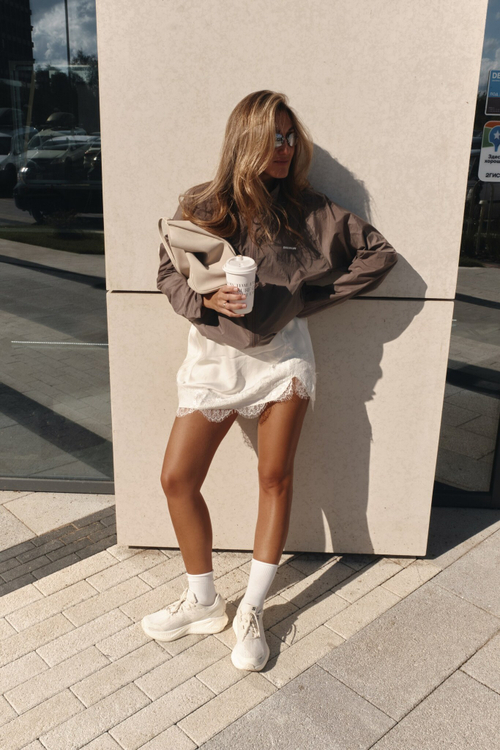 Юбка мини с разрезом и кружевом wh