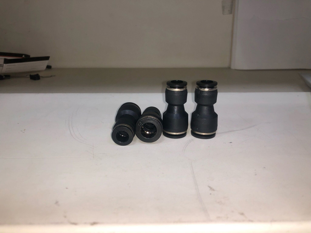 Фитинг трубок прямой пластиковый 10-8 мм 4ШТУКИ ( пневмофитинг )