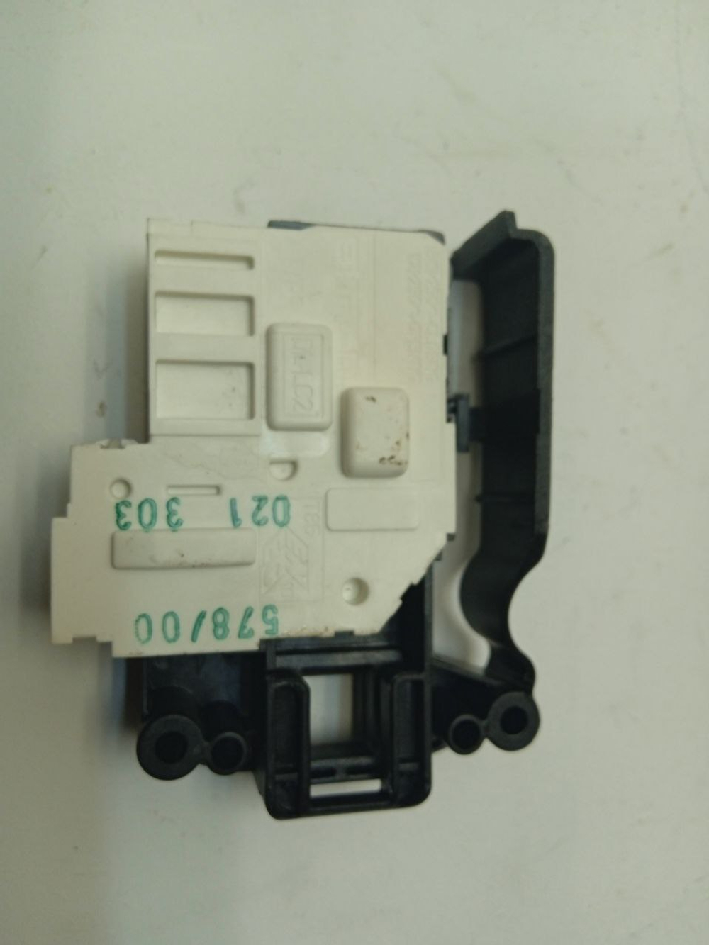 VMUF 501 B кт4 Устройство блокировки люка стиральной машины Ariston, Indesit C00307442 б/у